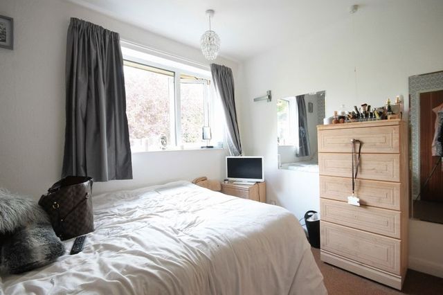  Image of 3 bedroom Detached house for sale in Canon