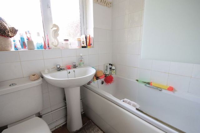  Image of 3 bedroom Detached house for sale in Canon