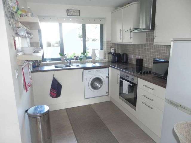  Image of 2 bedroom Flat to rent in Castle Road Kidderminster DY11 at Castle Road  Kidderminster, DY11 6DX