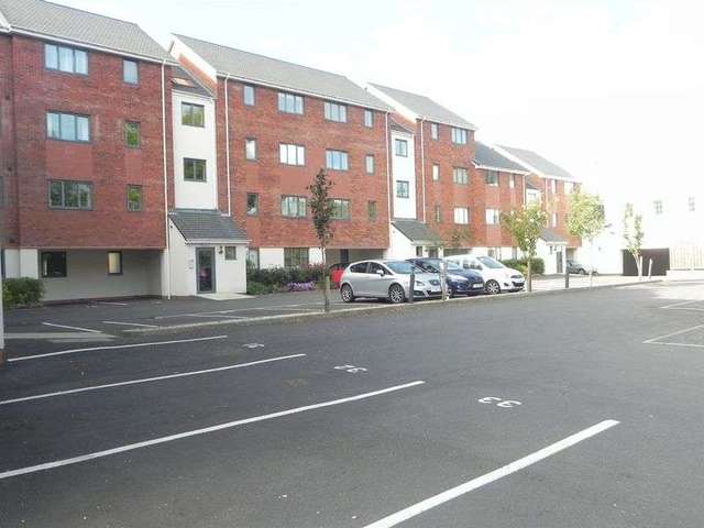  Image of 2 bedroom Flat to rent in Castle Road Kidderminster DY11 at Castle Road  Kidderminster, DY11 6DX