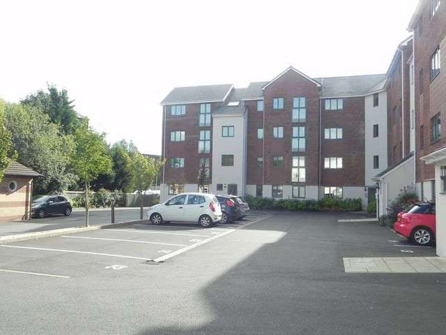  Image of 2 bedroom Flat to rent in Castle Road Kidderminster DY11 at Castle Road  Kidderminster, DY11 6DX