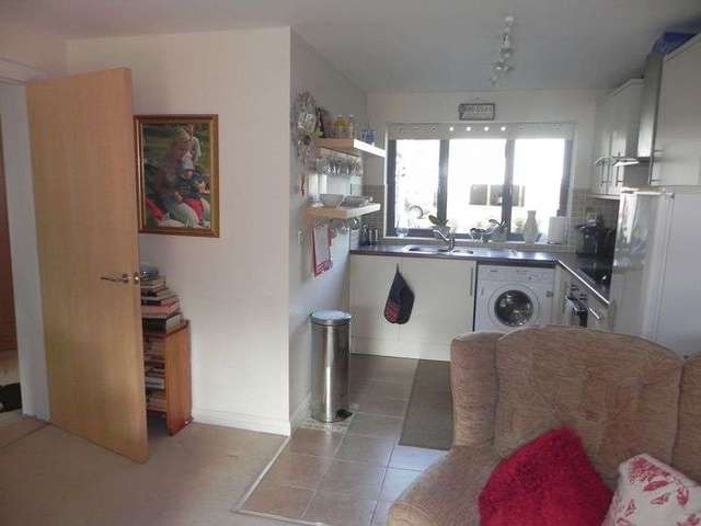  Image of 2 bedroom Flat to rent in Castle Road Kidderminster DY11 at Castle Road  Kidderminster, DY11 6DX