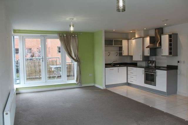  Image of 2 bedroom Flat to rent in Castle Street High Wycombe HP13 at Castle Street  High Wycombe, HP13 6FQ