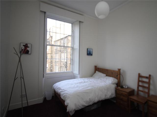  Image of 3 bedroom Flat to rent in Castle Terrace Edinburgh EH1 at Old Town Edinburgh Edinburgh, EH1 2EL
