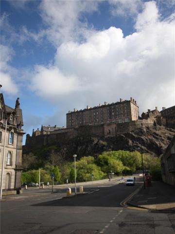  Image of 3 bedroom Flat to rent in Castle Terrace Edinburgh EH1 at Old Town Edinburgh Edinburgh, EH1 2EL