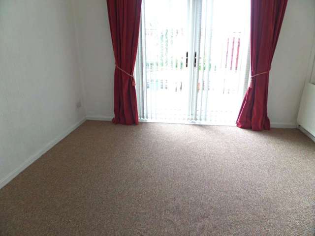  Image of 3 bedroom Semi-Detached house to rent in Caunce Avenue Newton-Le-Willows WA12 at Caunce Avenue  Newton Le Willows, WA12 8QU