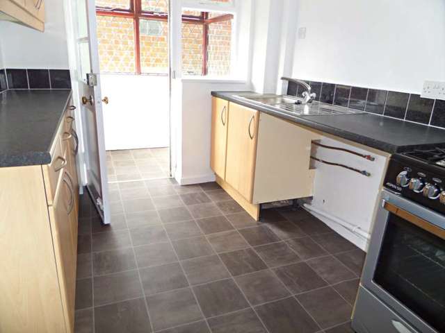  Image of 3 bedroom Semi-Detached house to rent in Caunce Avenue Newton-Le-Willows WA12 at Caunce Avenue  Newton Le Willows, WA12 8QU