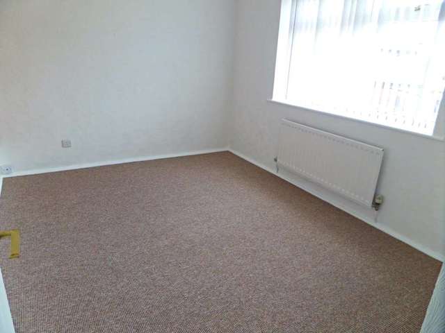  Image of 3 bedroom Semi-Detached house to rent in Caunce Avenue Newton-Le-Willows WA12 at Caunce Avenue  Newton Le Willows, WA12 8QU