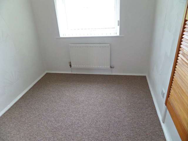  Image of 3 bedroom Semi-Detached house to rent in Caunce Avenue Newton-Le-Willows WA12 at Caunce Avenue  Newton Le Willows, WA12 8QU
