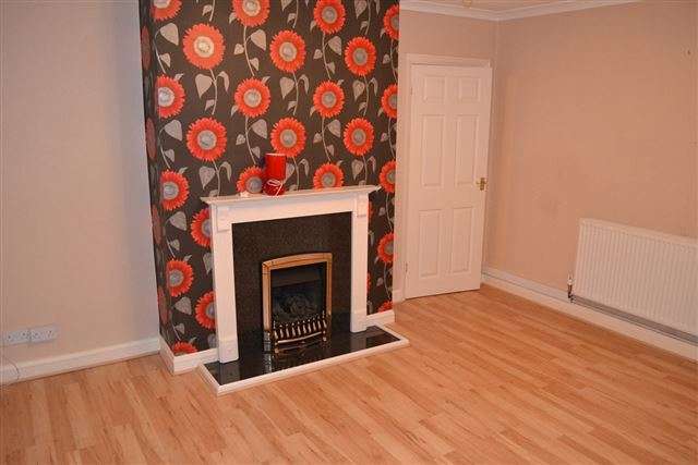  Image of 3 bedroom Semi-Detached house to rent in Central Avenue Tipton DY4 at Central Avenue  Tipton, DY4 9RR