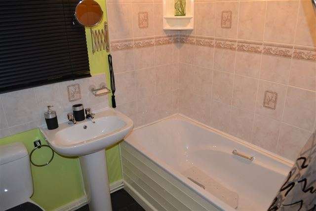  Image of 3 bedroom Semi-Detached house to rent in Central Avenue Tipton DY4 at Central Avenue  Tipton, DY4 9RR