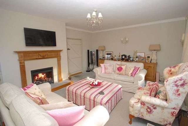  Image of 3 bedroom Detached house for sale in Station Road Castle Cary BA7 at Station Road Castle Cary Castle Cary, BA7 7BX