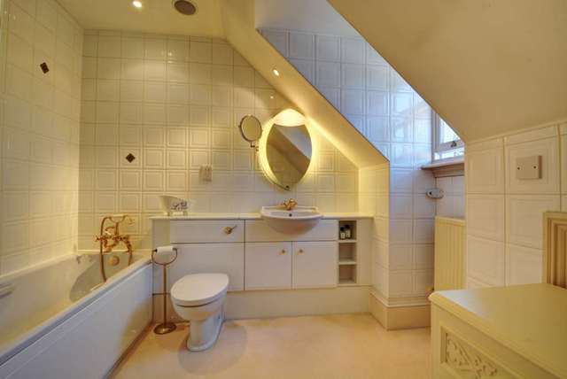  Image of 4 bedroom Town House for sale in Wethered Park Marlow SL7 at Wethered Park  Marlow, SL7 2BH