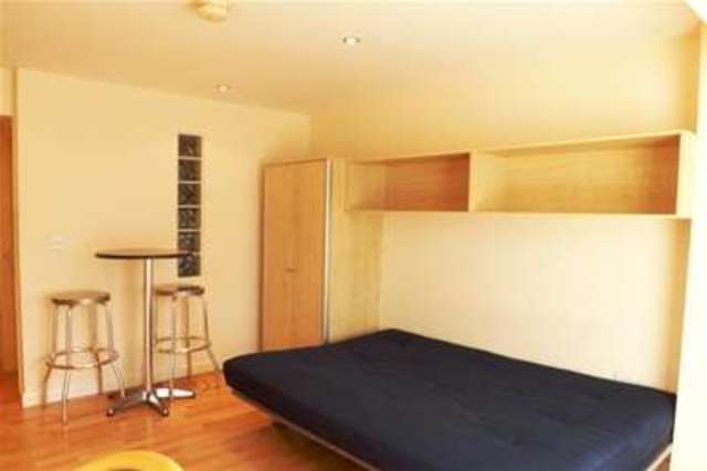  Image of Studio flat to rent in Central Park Avenue Mutley Plymouth PL4 at Plymouth, PL4 6NE