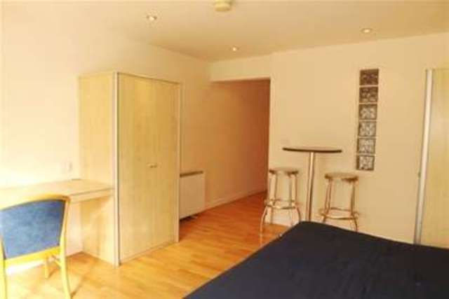  Image of Studio flat to rent in Central Park Avenue Mutley Plymouth PL4 at Plymouth, PL4 6NE