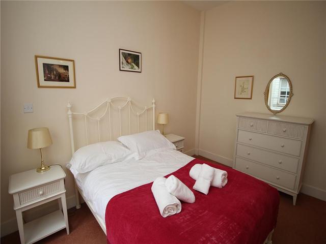  Image of 1 bedroom Flat to rent in Chambers Street Edinburgh EH1 at Old Town Edinburgh Edinburgh, EH1 1HU