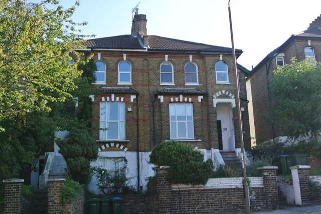  Image of 1 bedroom Flat to rent in Charlton Church Lane London SE7 at Charlton Church Lane Charlton London, SE7 7AB