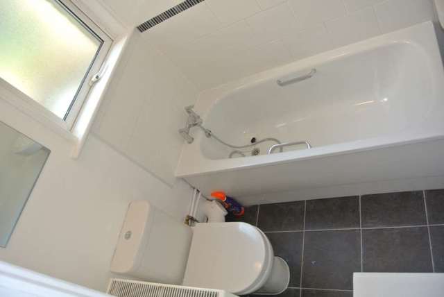  Image of 1 bedroom Flat to rent in Charlton Church Lane London SE7 at Charlton Church Lane Charlton London, SE7 7AB