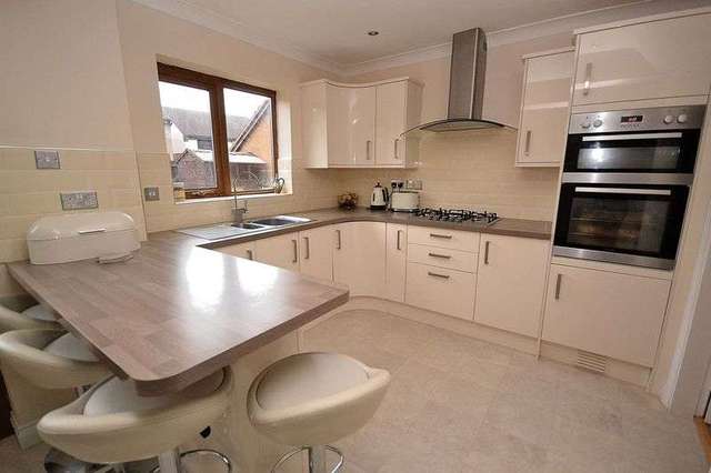  Image of 5 bedroom Detached house for sale in Charndon Close Luton LU3 at Charndon Close  Luton, LU3 4DU