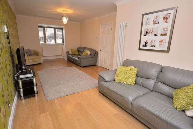  Image of 5 bedroom Detached house for sale in Charndon Close Luton LU3 at Charndon Close  Luton, LU3 4DU