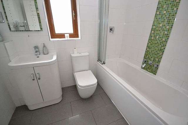  Image of 5 bedroom Detached house for sale in Charndon Close Luton LU3 at Charndon Close  Luton, LU3 4DU
