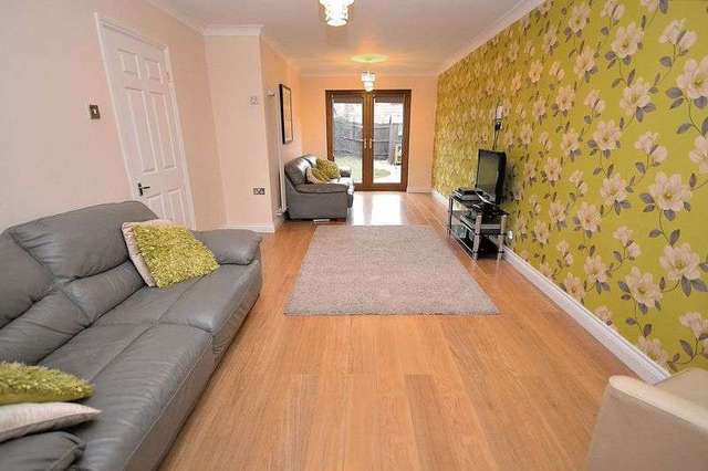  Image of 5 bedroom Detached house for sale in Charndon Close Luton LU3 at Charndon Close  Luton, LU3 4DU