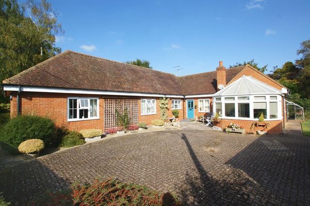  Image of 3 bedroom Detached house for sale in Church Lane Chearsley Aylesbury HP18 at Church Lane Chearsley Aylesbury, HP18 0DF