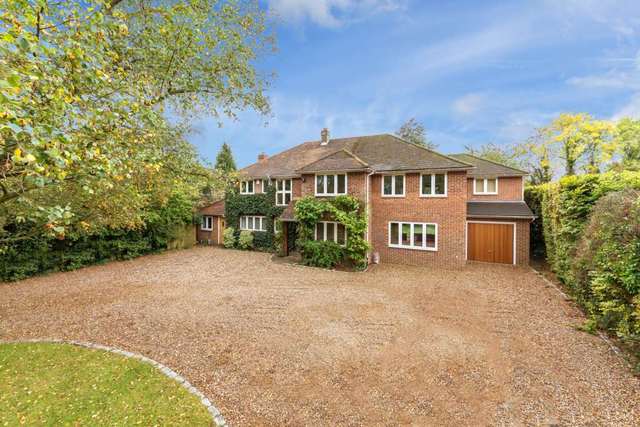  Image of 5 bedroom Detached house for sale in Bellingdon Bellingdon Chesham HP5 at Bellingdon Bellingdon Chesham, HP5 2XU