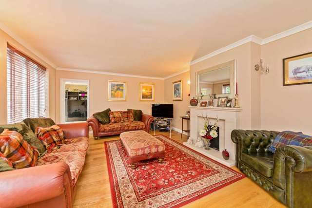  Image of 5 bedroom Detached house for sale in Bellingdon Bellingdon Chesham HP5 at Bellingdon Bellingdon Chesham, HP5 2XU