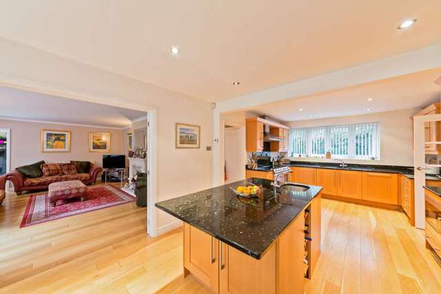  Image of 5 bedroom Detached house for sale in Bellingdon Bellingdon Chesham HP5 at Bellingdon Bellingdon Chesham, HP5 2XU