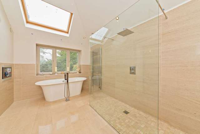  Image of 5 bedroom Detached house for sale in Bellingdon Bellingdon Chesham HP5 at Bellingdon Bellingdon Chesham, HP5 2XU