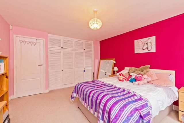  Image of 5 bedroom Detached house for sale in Bellingdon Bellingdon Chesham HP5 at Bellingdon Bellingdon Chesham, HP5 2XU