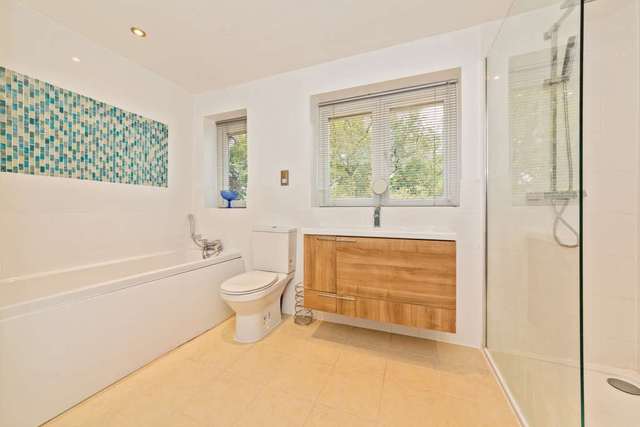  Image of 5 bedroom Detached house for sale in Bellingdon Bellingdon Chesham HP5 at Bellingdon Bellingdon Chesham, HP5 2XU