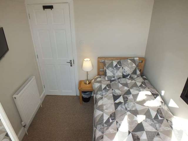  Image of 1 bedroom Detached house to rent in Chiltern Crescent Earley Reading RG6 at Earley Reading Berkshire, RG6 1AL