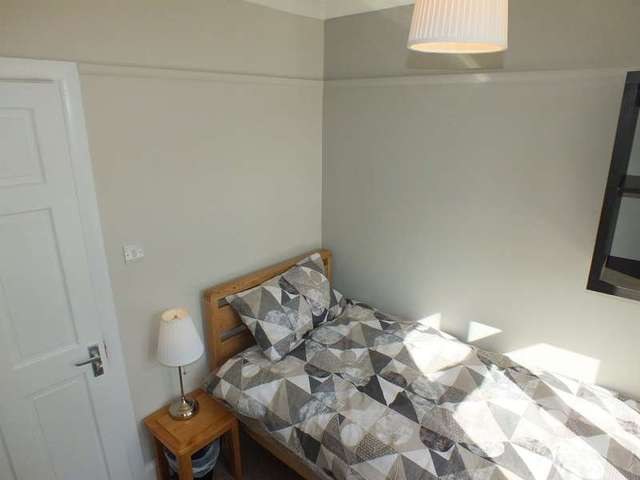  Image of 1 bedroom Detached house to rent in Chiltern Crescent Earley Reading RG6 at Earley Reading Berkshire, RG6 1AL