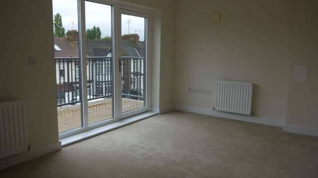  Image of Semi-Detached house to rent in Clarence Avenue Ilford IG2 at Clarence Avenue Redbridge Ilford, IG2 6JE