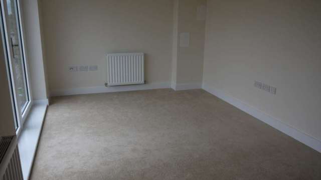  Image of Semi-Detached house to rent in Clarence Avenue Ilford IG2 at Clarence Avenue Redbridge Ilford, IG2 6JE