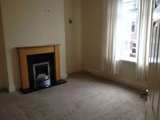  Image of 3 bedroom Terraced house to rent in Clifton Place Wakefield WF1 at Wakefield Wakefield, WF1 3JH