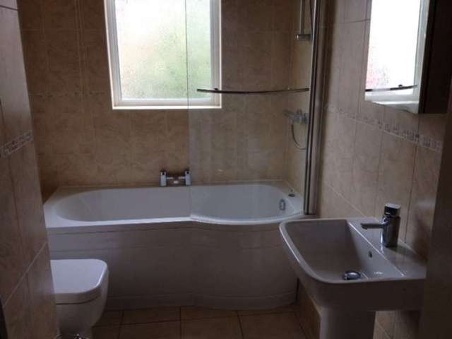  Image of 3 bedroom Terraced house to rent in Clifton Place Wakefield WF1 at Wakefield Wakefield, WF1 3JH