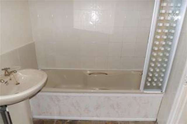  Image of 3 bedroom Flat to rent in Clifton Street Lytham St. Annes FY8 at Lytham St. Annes, FY8 5ER