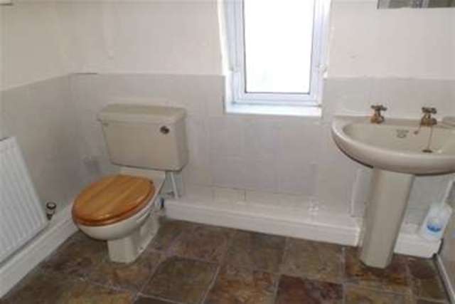  Image of 3 bedroom Flat to rent in Clifton Street Lytham St. Annes FY8 at Lytham St. Annes, FY8 5ER