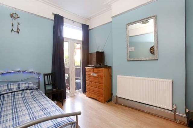  Image of 2 bedroom Flat for sale in Clive Road London SE21 at Dulwich, SE21 8DF