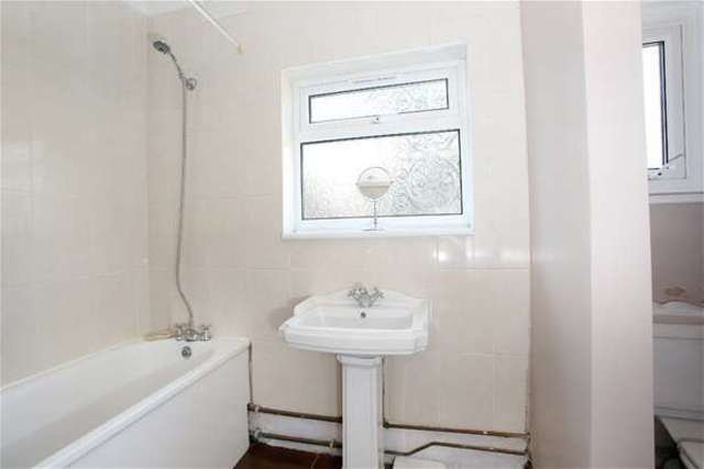  Image of 2 bedroom Flat for sale in Clive Road London SE21 at Dulwich, SE21 8DF