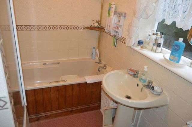 Image of 2 bedroom Detached house for sale in Cocketts Lane Hibaldstow Brigg DN20 at Cocketts Lane  Hibaldstow, DN20 9NQ