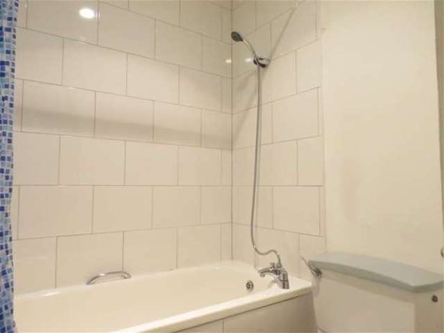  Image of 3 bedroom Maisonette to rent in College Road London SE21 at Dulwich, SE21 7LY