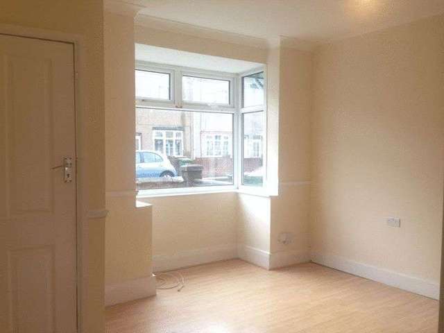  Image of 3 bedroom Terraced house to rent in Combe Street Cleethorpes DN35 at Combe Street  Cleethorpes, DN35 7RF