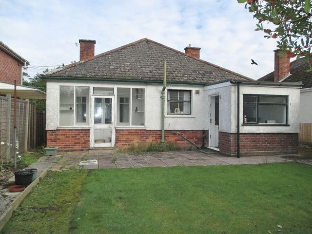  Image of 2 bedroom Detached house for sale in Combe Street Lane Yeovil Marsh Yeovil BA21 at Combe Street Lane  Yeovil, BA21 3PF