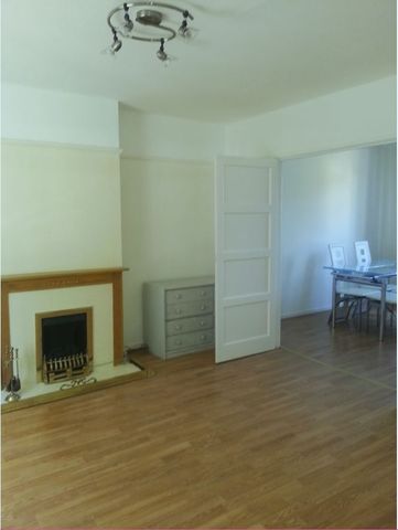  Image of 3 bedroom Semi-Detached house to rent in Copse View Selsdon South Croydon CR2 at Copse View  South Croydon, CR2 8HH