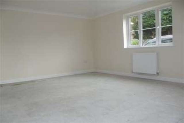  Image of 2 bedroom Flat to rent in Sea View Road Parkstone Poole BH12 at Poole, BH12 3LJ