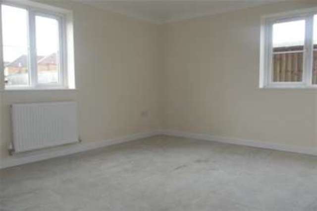  Image of 2 bedroom Flat to rent in Sea View Road Parkstone Poole BH12 at Poole, BH12 3LJ